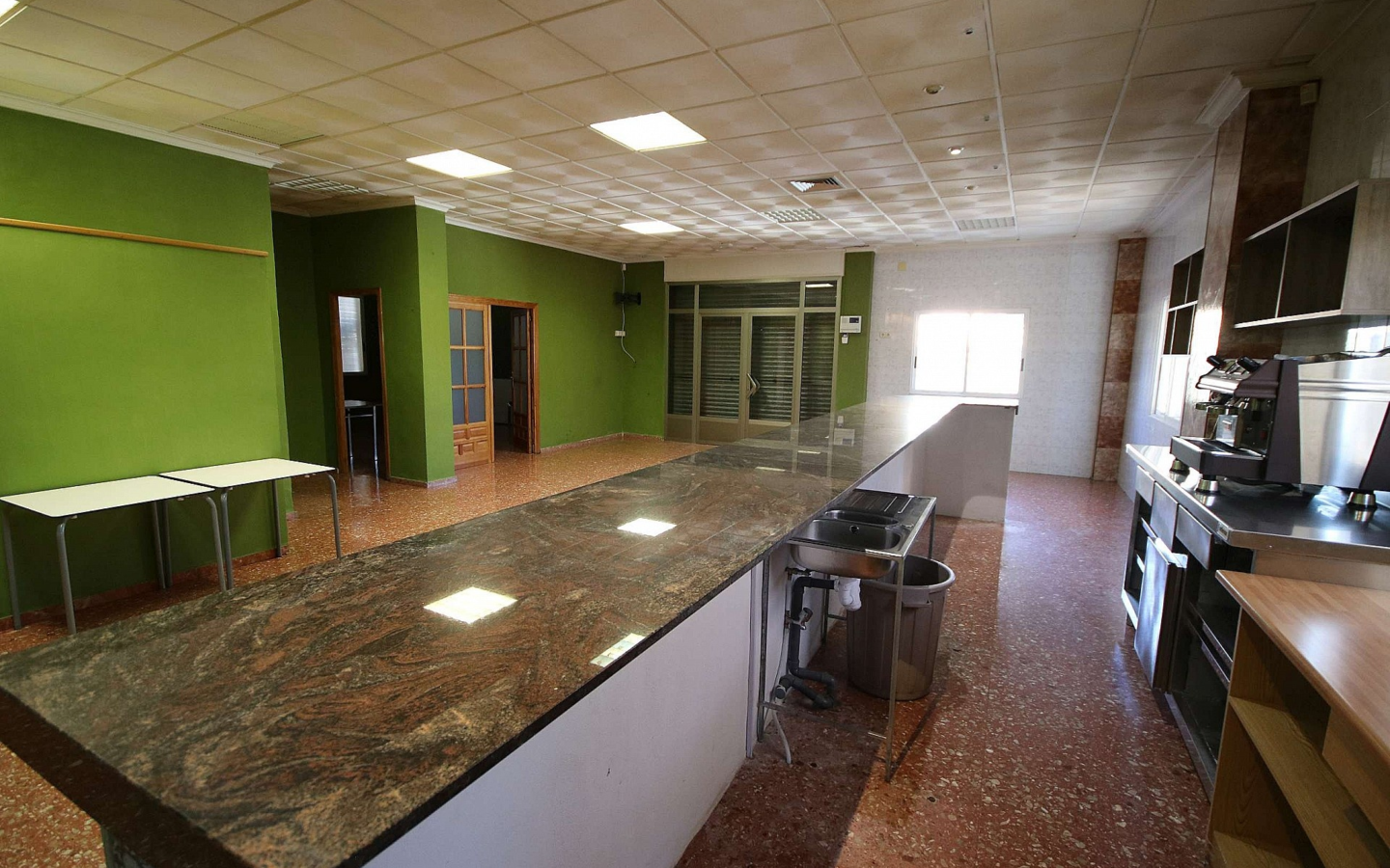 4-bedroom Commercial In Monovar, Spain (675 M²)