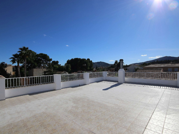 4-bedroom Commercial In Monovar, Spain (675 M²)