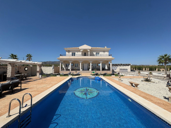 4-bedroom Detached Villa In Pinoso, Spain (195 M²)