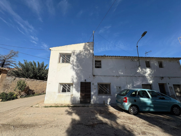 6-bedroom Country House In Monovar, Spain (176 M²)