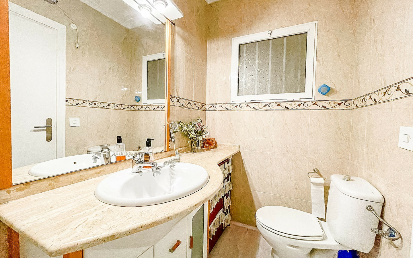 3-bedroom Apartment In Elda, Spain (82 M²)