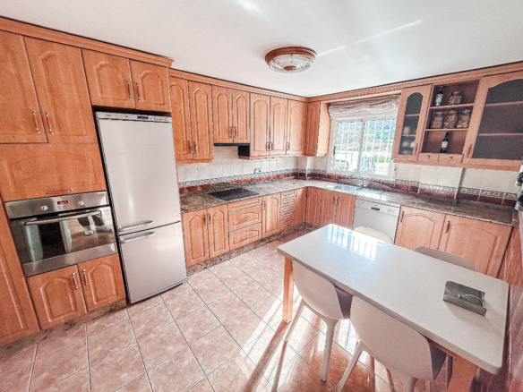 5-bedroom Townhouse In Pinoso, Spain (141 M²)
