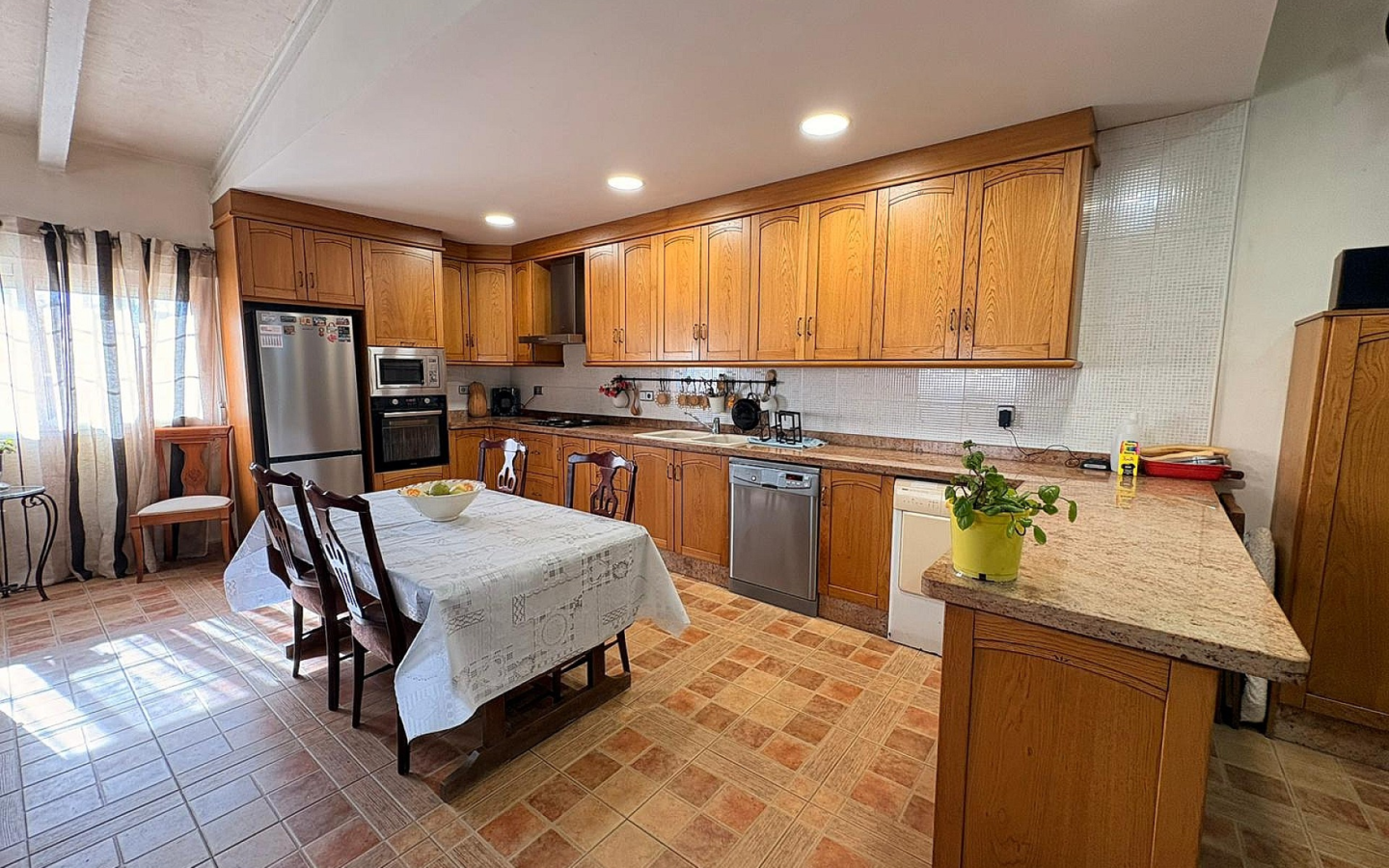 4-bedroom Detached Villa In Monovar, Spain (366 M²)