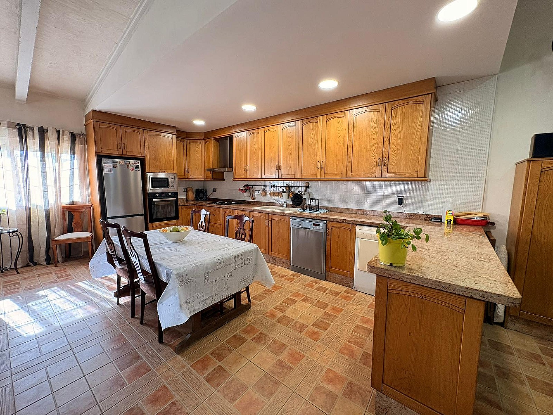 w_y4vf6pybx3e3ugd62jnz-1bdfe2 4-bedroom Detached Villa In Monovar, Spain (366 M²)