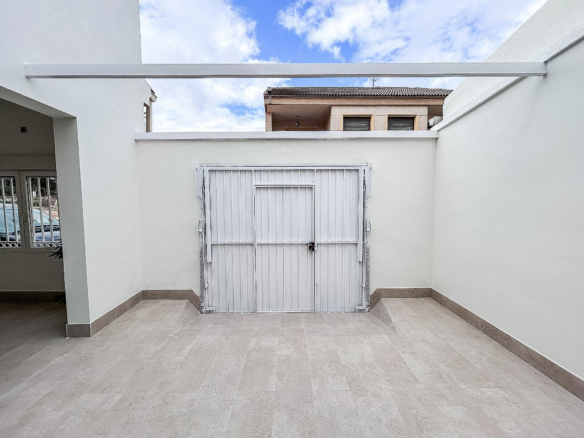 5-bedroom Townhouse In Pinoso, Spain (141 M²)