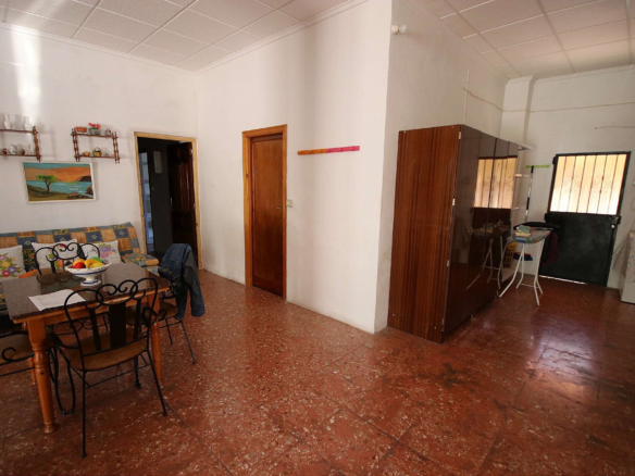 4-bedroom Commercial In Monovar, Spain (675 M²)
