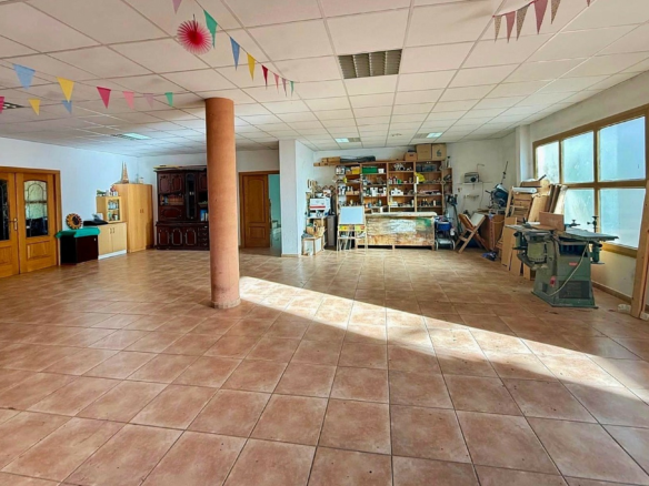 5-bedroom Townhouse In Pinoso, Spain (800 M²)