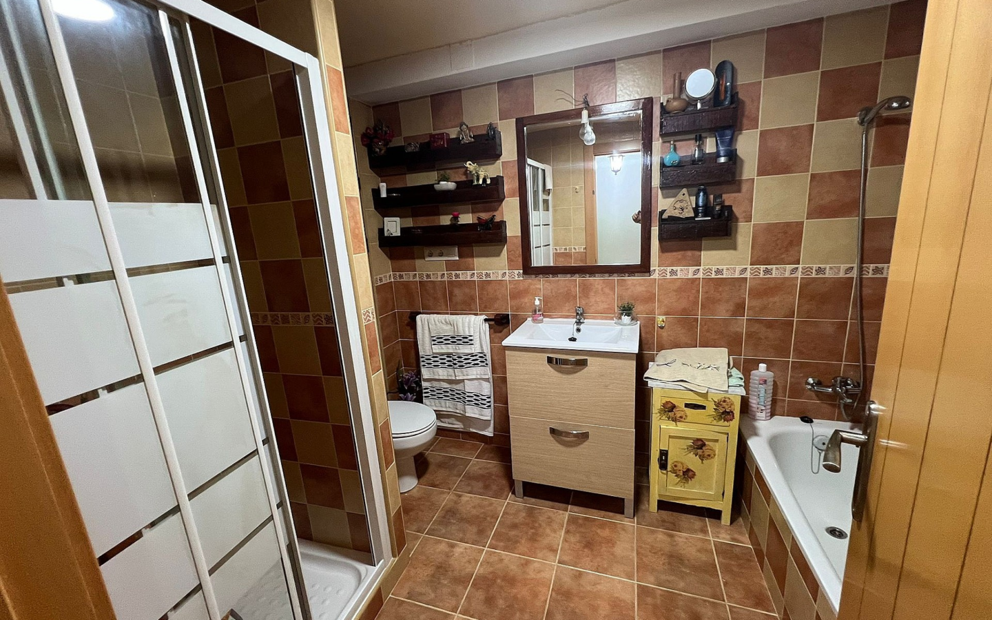 3-bedroom Townhouse In Elche De La Sierra, Spain (104 M²)