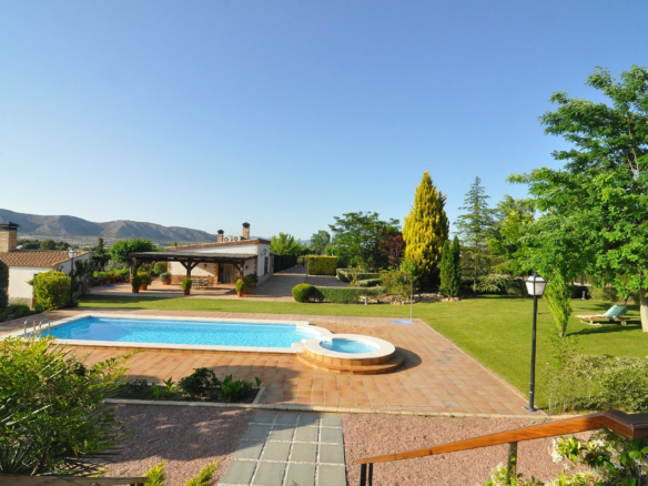 4-bedroom Detached Villa In Villena, Spain (500 M²)