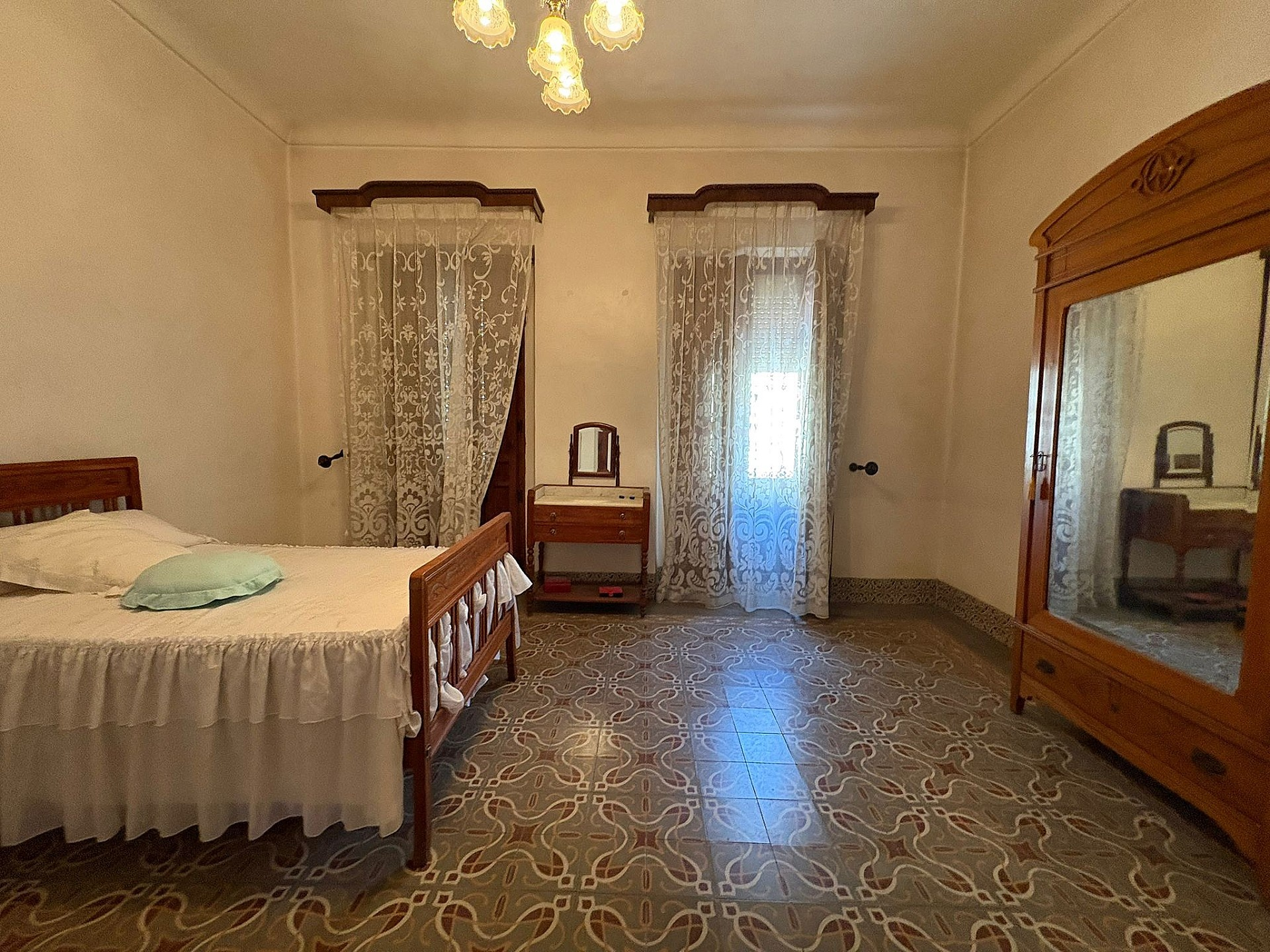 6-bedroom Townhouse In Novelda, Spain (208 M²)