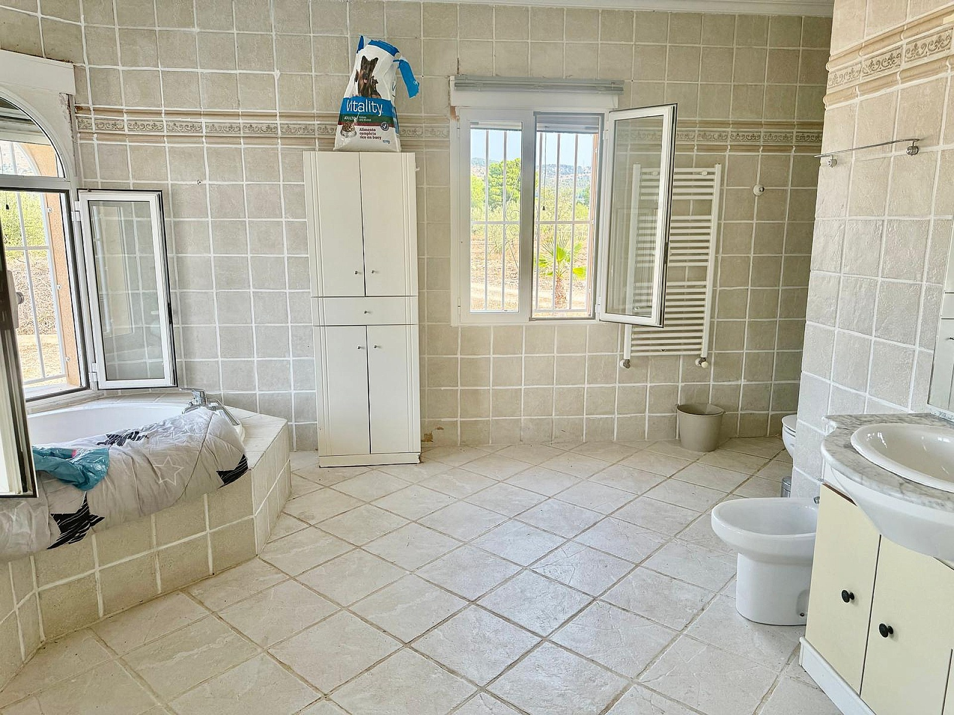w_yhgd4kiu7bnbz5syx7q5-537aef 3-bedroom Detached Villa In Onil, Spain (215 M²)