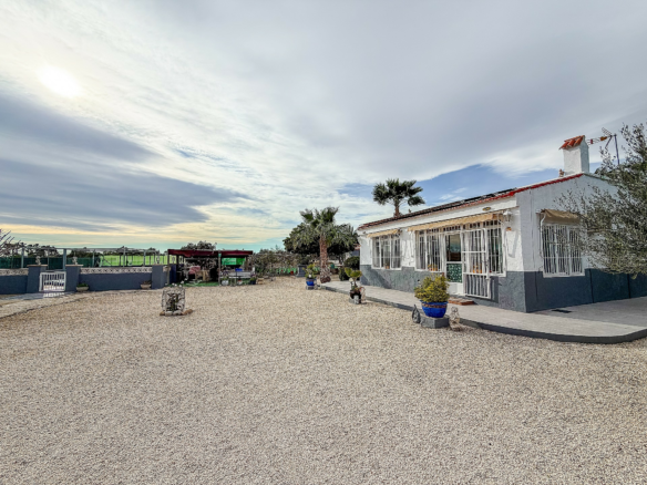 2-bedroom Country House In Elche, Spain (80 M²)