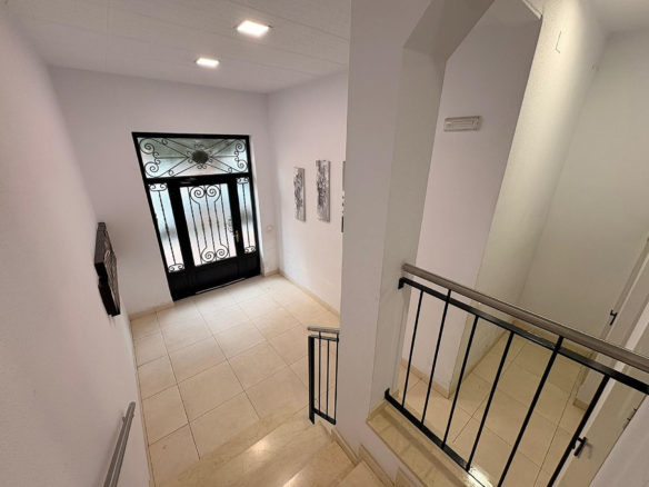 3-bedroom Apartment In Onil, Spain (125 M²)