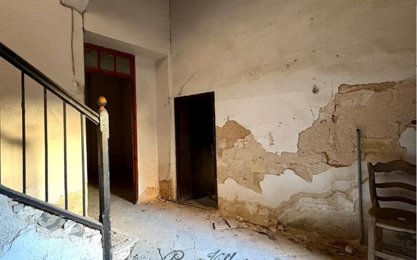 Restoration Project In Pinoso, Spain (314 M²)