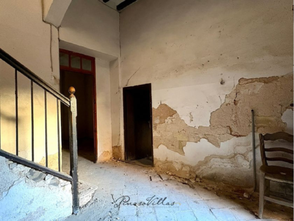 Restoration Project In Pinoso, Spain (314 M²)