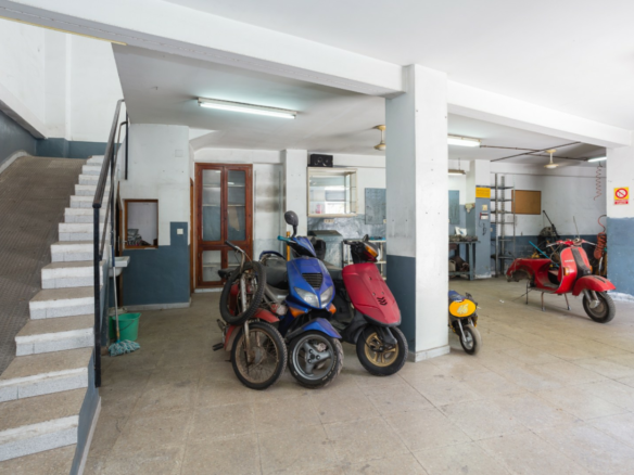 Commercial Premises In Jávea, Spain (196 M²)