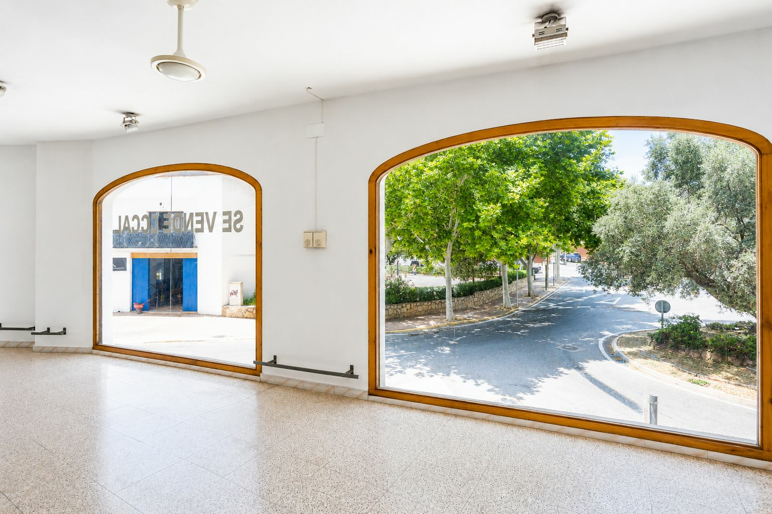 3-c6d631 Commercial Premises In Jávea, Spain (196 M²)