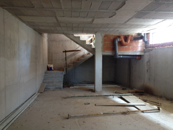 Commercial In Los Montesinos, Spain (182 M²)