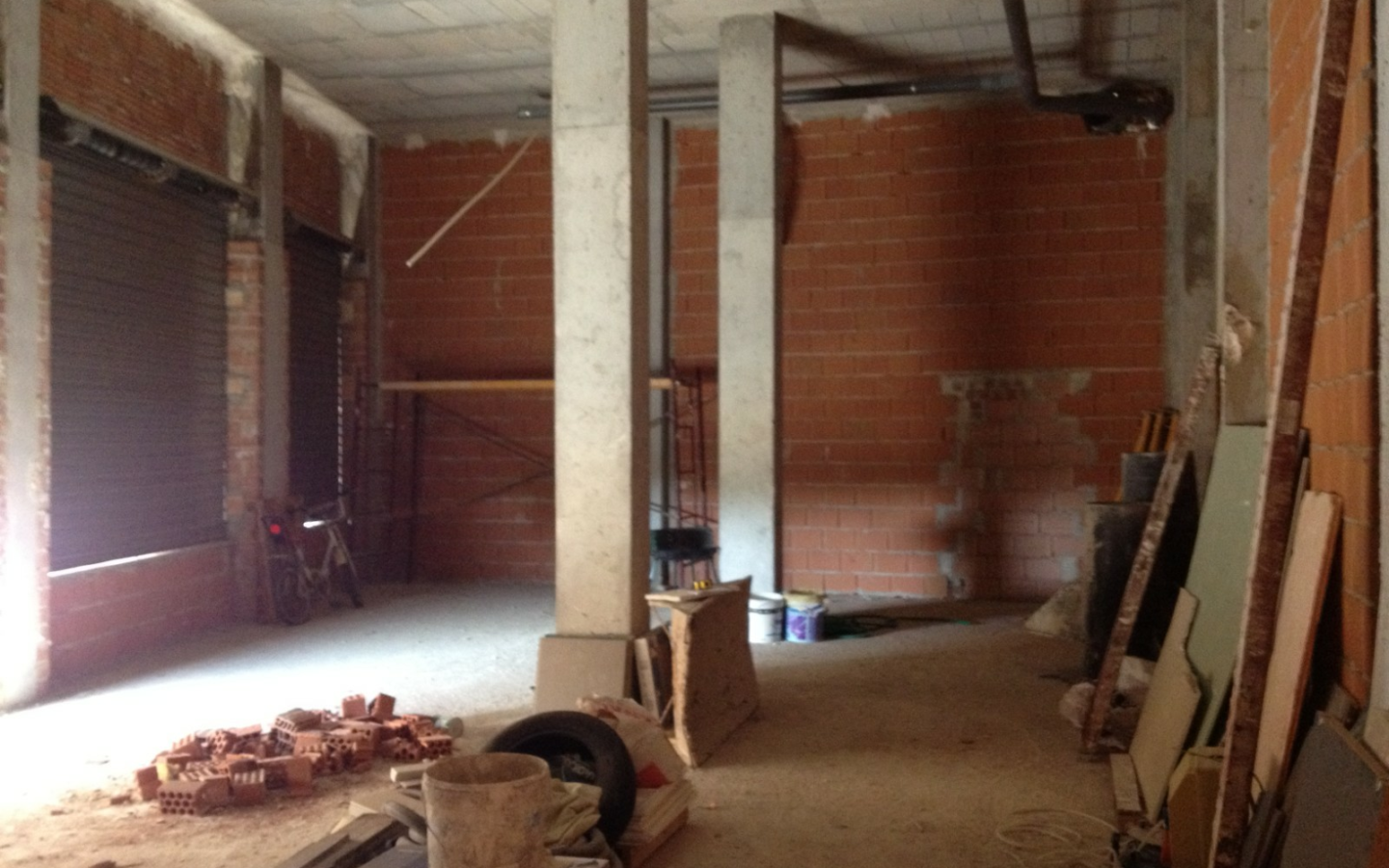 Commercial In Los Montesinos, Spain (182 M²)