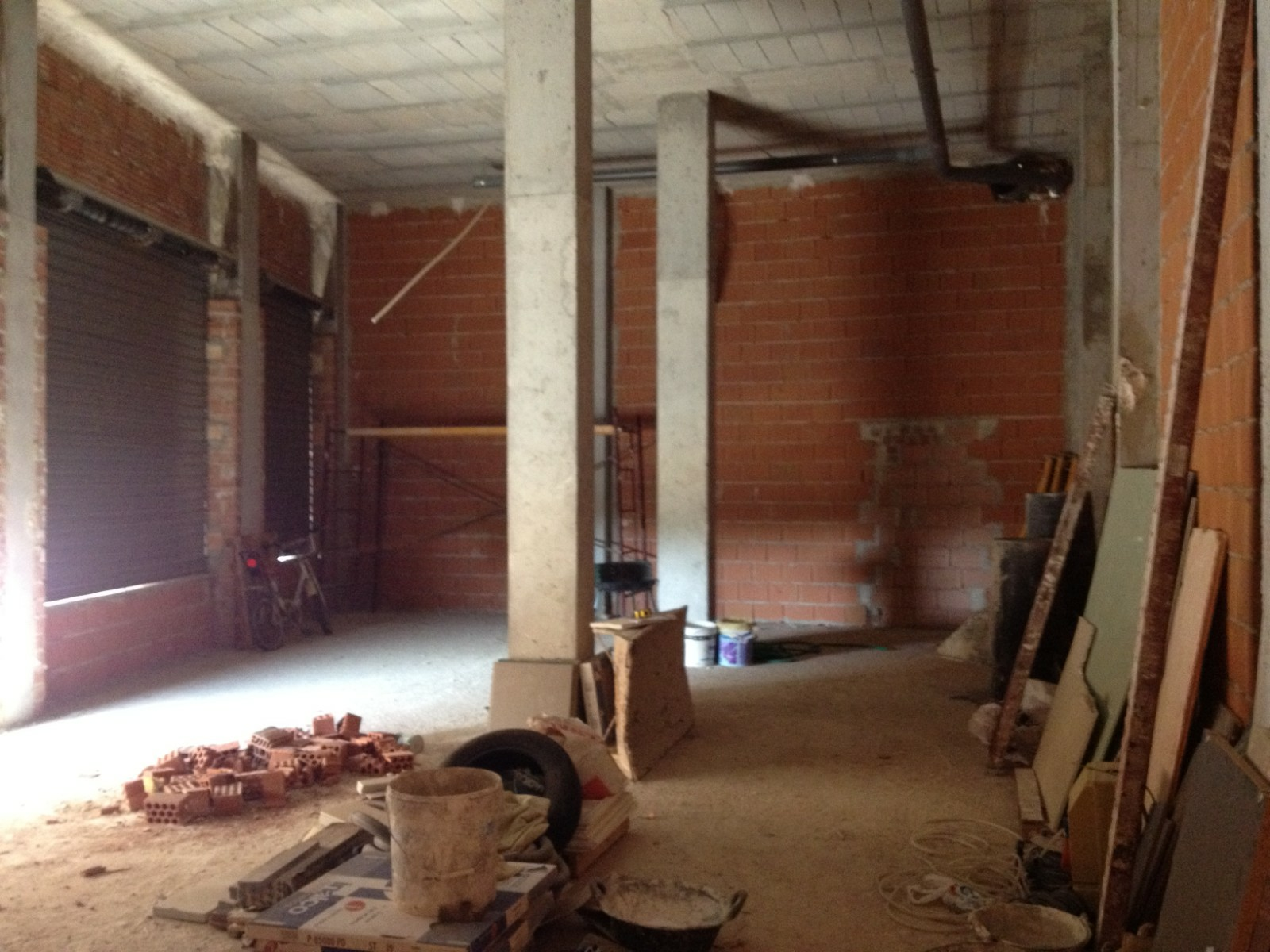 Commercial In Los Montesinos, Spain (182 M²)