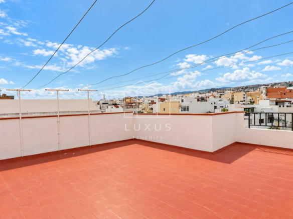 2-bedroom Flat In Santa Cruz De Tenerife, Spain (143 M²)