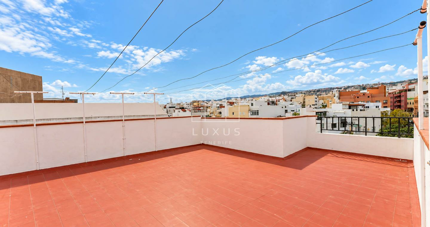 2-bedroom Flat In Santa Cruz De Tenerife, Spain (143 M²)