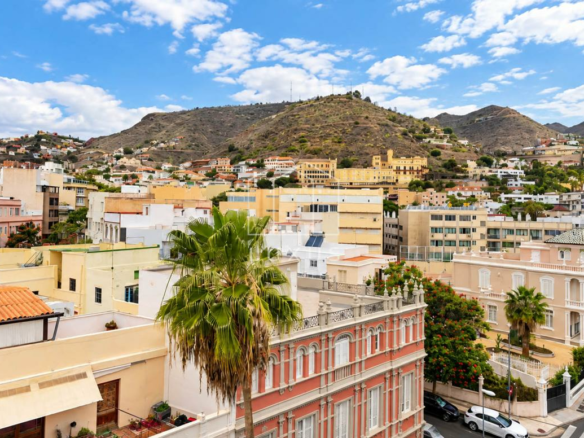 2-bedroom Flat In Santa Cruz De Tenerife, Spain (143 M²)