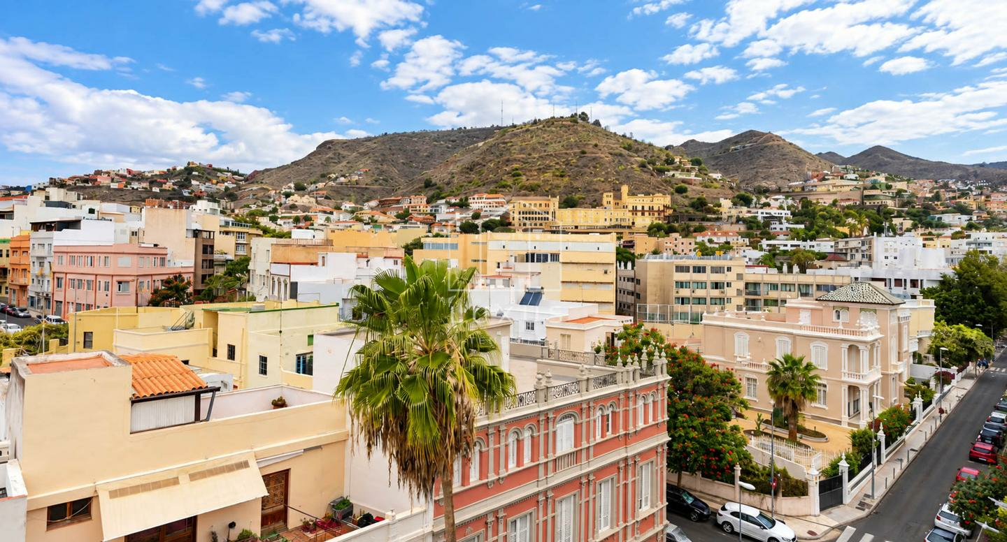 2-bedroom Flat In Santa Cruz De Tenerife, Spain (143 M²)