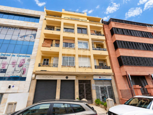 2-bedroom Flat In Santa Cruz De Tenerife, Spain (143 M²)