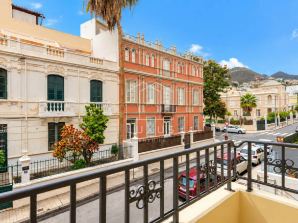 2-bedroom Flat In Santa Cruz De Tenerife, Spain (143 M²)