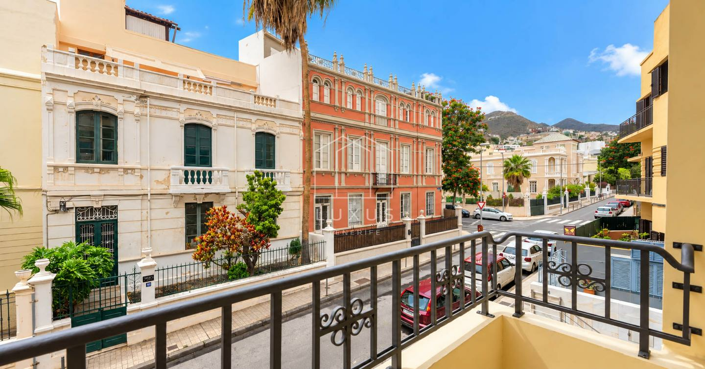 2-bedroom Flat In Santa Cruz De Tenerife, Spain (143 M²)