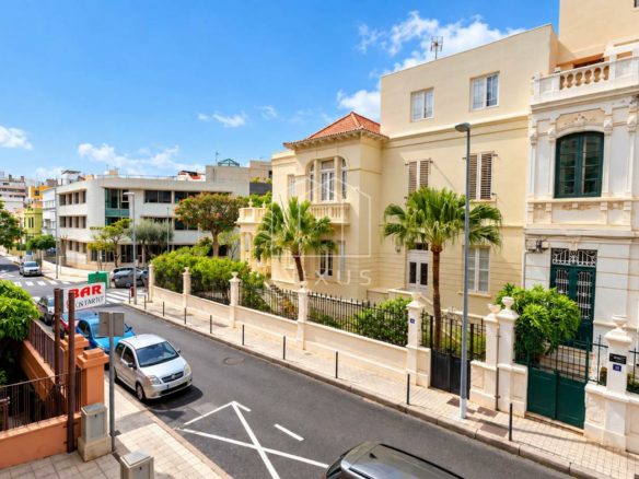 2-bedroom Flat In Santa Cruz De Tenerife, Spain (143 M²)