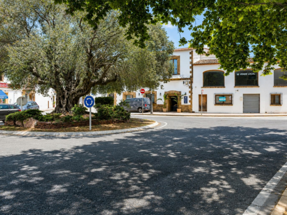 Commercial Premises In Jávea, Spain (196 M²)