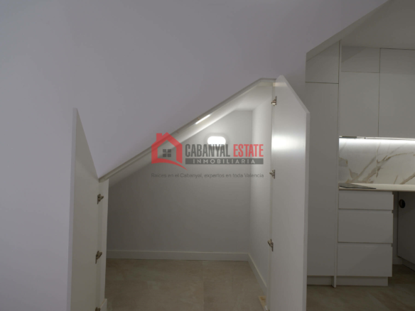 Study In Valencia (38 M²)