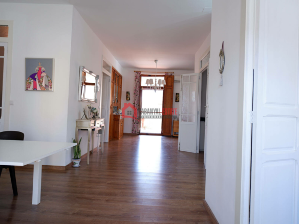 4-bedroom Flat In Valencia (148 M²)