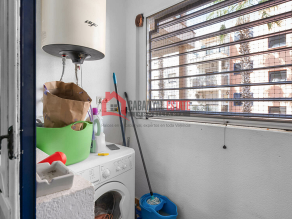 3-bedroom Flat In Ribarroja De Turia (143 M²)