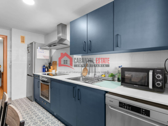 3-bedroom Flat In Ribarroja De Turia (143 M²)