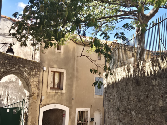 3-bedroom Apartment In Puissalicon, France (75 M²)