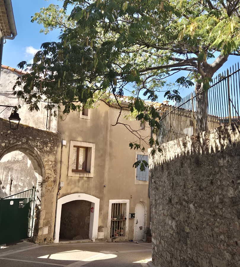 3-bedroom Apartment In Puissalicon, France (75 M²)