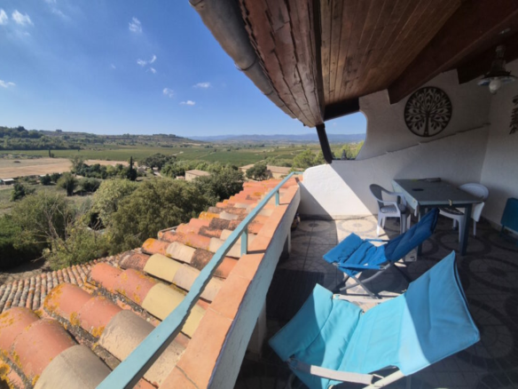 3-bedroom Apartment In Puissalicon, France (75 M²)
