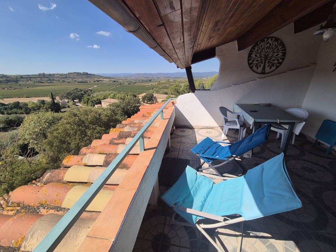 3-bedroom Apartment In Puissalicon, France (75 M²)