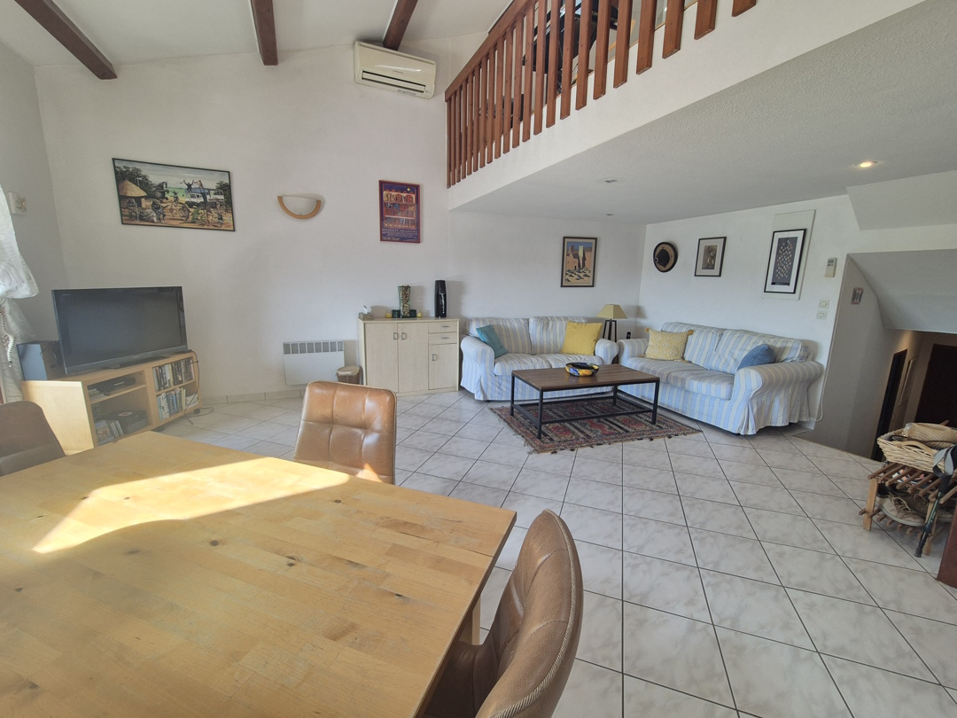 3-bedroom Apartment In Puissalicon, France (75 M²)