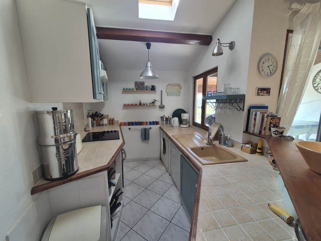 3-bedroom Apartment In Puissalicon, France (75 M²)