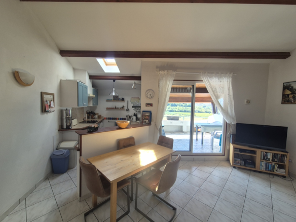 3-bedroom Apartment In Puissalicon, France (75 M²)