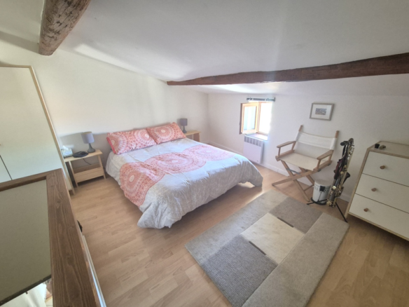 3-bedroom Apartment In Puissalicon, France (75 M²)