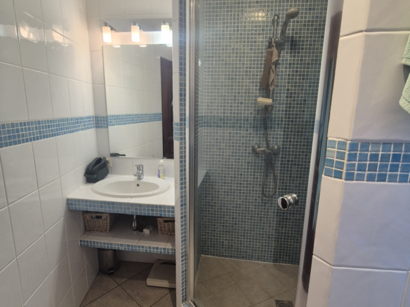 3-bedroom Apartment In Puissalicon, France (75 M²)