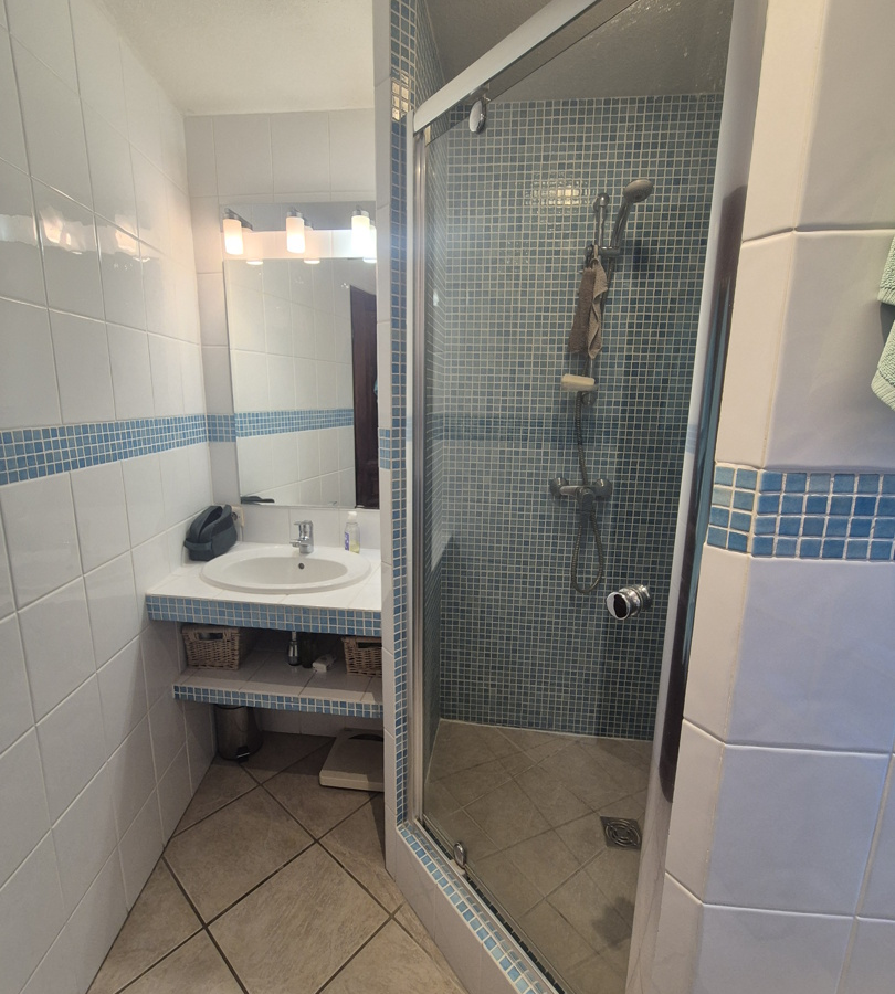 3-bedroom Apartment In Puissalicon, France (75 M²)