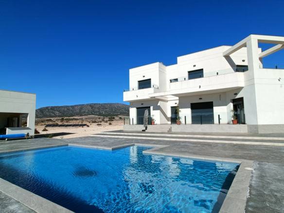 6-bedroom Detached Villa In Pinoso, Spain (180 M²)