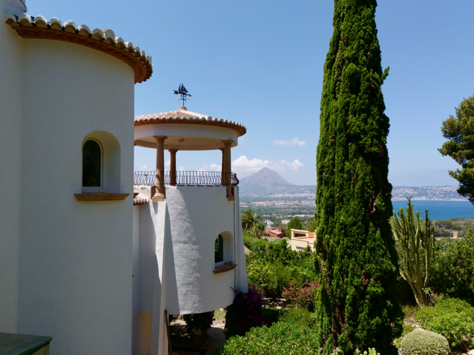 4-bedroom Villa In Jávea, Spain (436 M²)