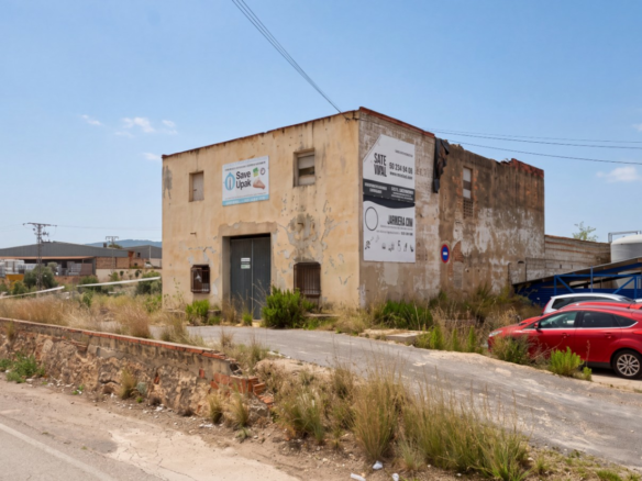 Industrial Building In Canals (402 M²)